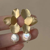 Retro Deformation Flower Earrings for Women Fashion Flat Imitation Pearl Drop Earrings Party European Jewelry Accessories