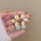 Retro Deformation Flower Earrings for Women Fashion Flat Imitation Pearl Drop Earrings Party European Jewelry Accessories